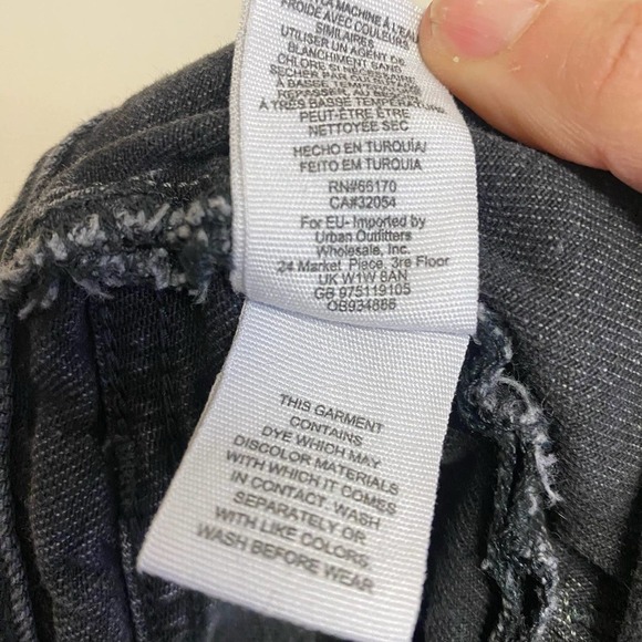 Free People Jess Carpenter Shorts Button Fly Black Raw Hem Size 26 Waist - Picture 9 of 10